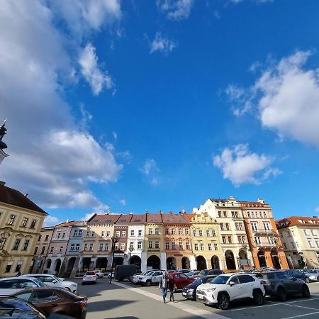 Velke Studio Na Velkem Namesti S Vybavenou Kuchyni Градець-Кралове Екстер'єр фото