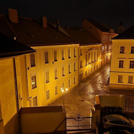 Velke Studio Na Velkem Namesti S Vybavenou Kuchyni Градець-Кралове Екстер'єр фото